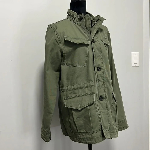 Abercrombie and Fitch || Women’s Forest Green Utility Jackets With 4 pockets  S - Picture 5 of 8